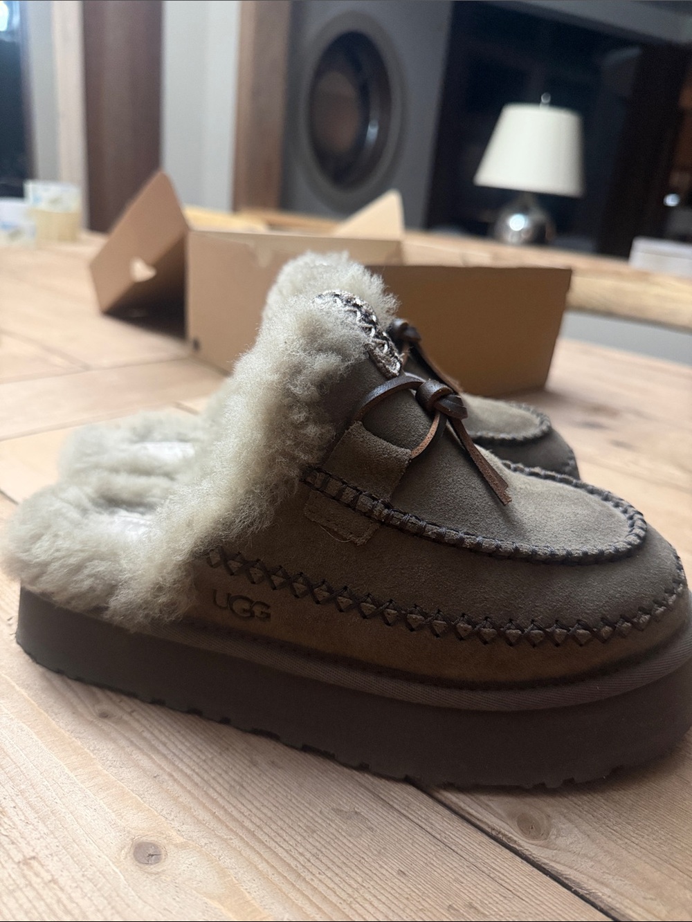 UGG Disquette ALPINE- Shearling Lined Moccasin Slipper Size 8 US Authentic UGGS